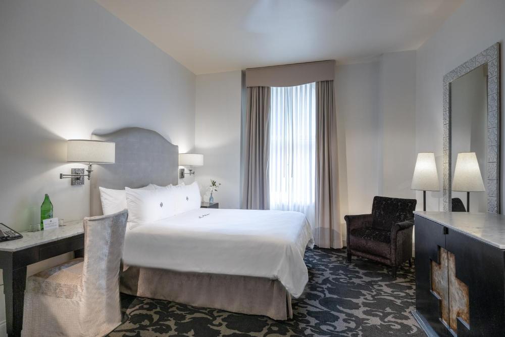 Queen Room interior